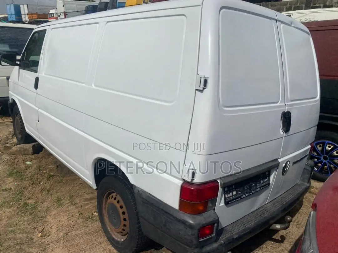 Volkswagen Transporter 2000 White