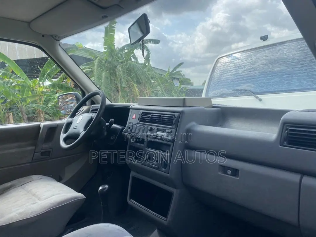 Volkswagen Transporter 2000 White