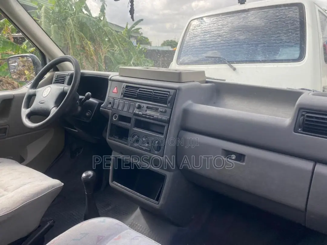 Volkswagen Transporter 2000 White