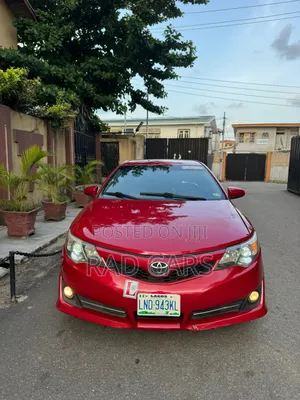 Toyota Camry SE V6 4dr Sedan (3.5L 6cyl 6A) 2013 Red