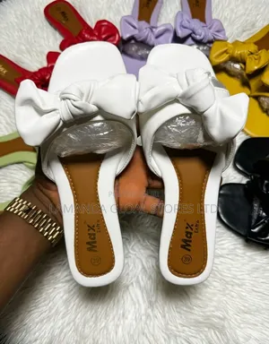 Chic Bow-Detail Flat Slides