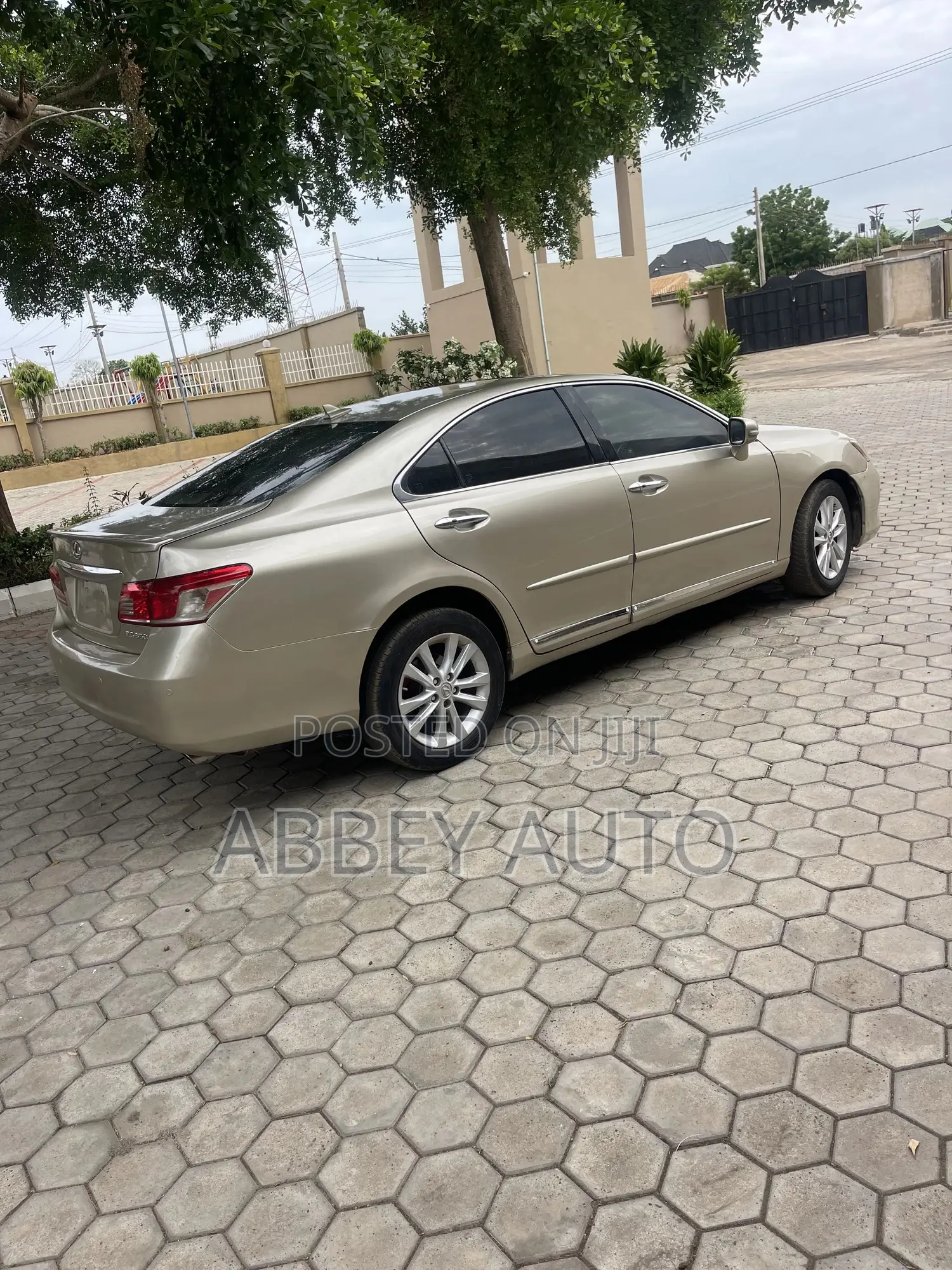 Lexus ES 350 2012 Gold