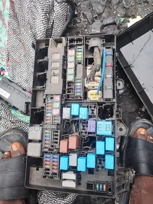 Bonnet Fuse Box Tundra 2010