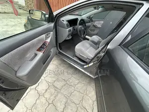 Toyota Corolla LE 2005 Gray