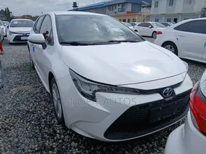 Toyota Corolla LE 2021 White