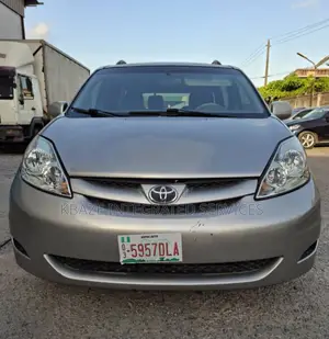 Toyota Sienna 2008 Gold
