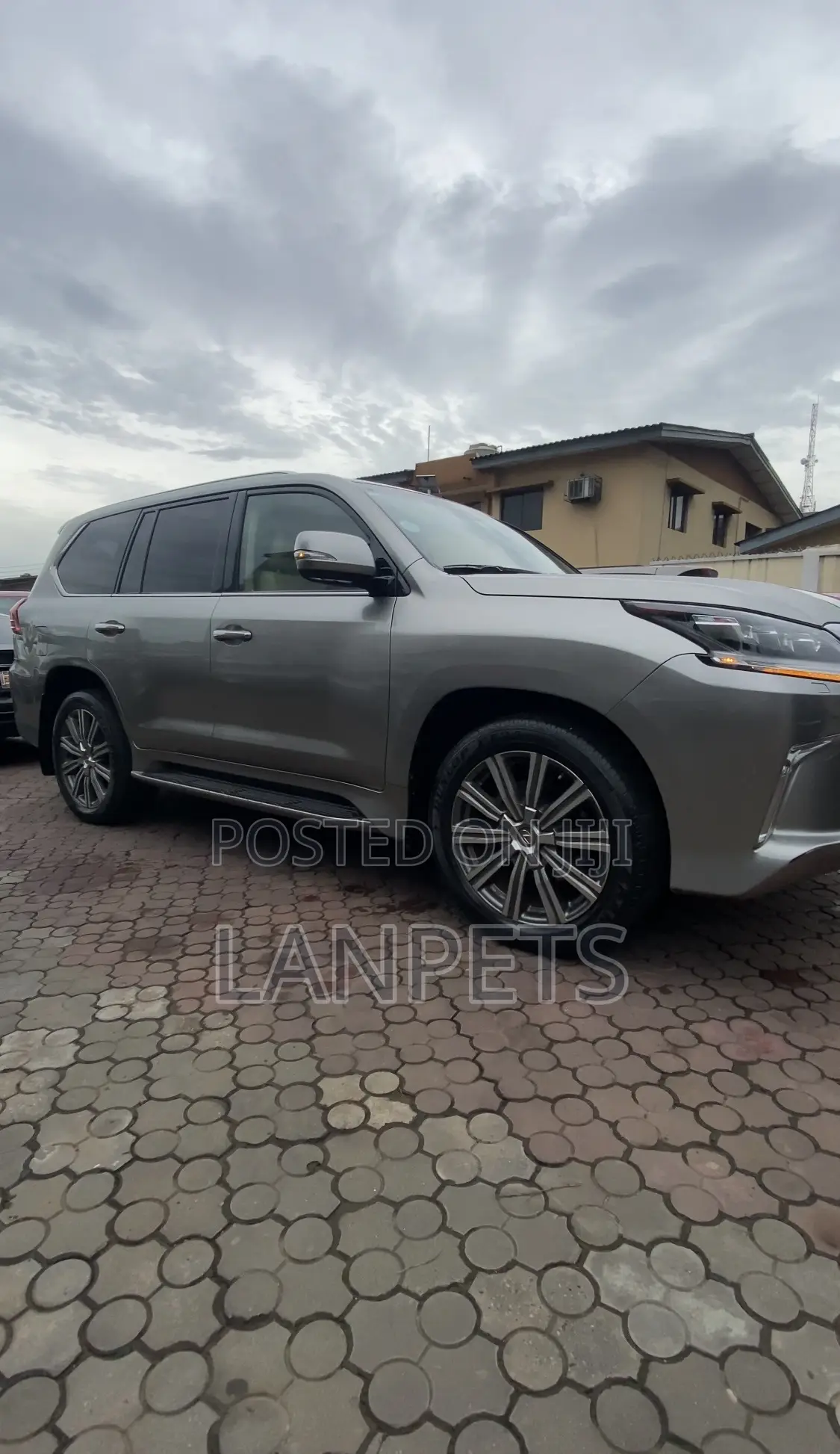 Lexus LX 2017 Gold