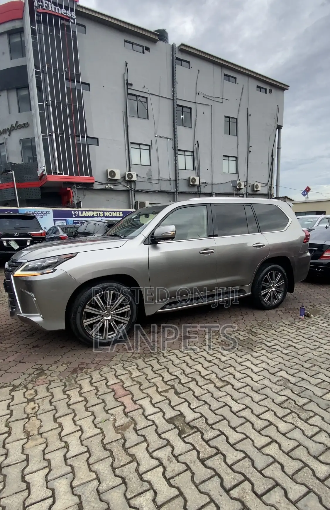 Lexus LX 2017 Gold