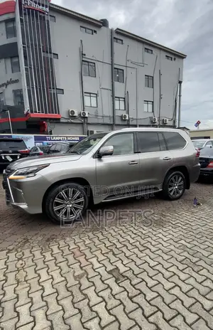 Lexus LX 2017 Gold