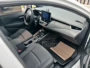 Toyota Corolla LE 2021 White