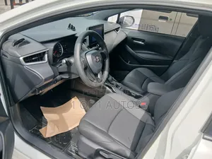 Toyota Corolla LE 2021 White