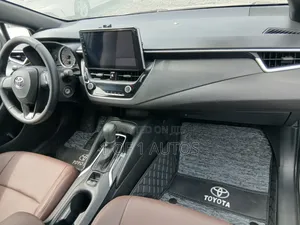 Toyota Corolla LE 2021 White