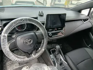 Toyota Corolla LE 2021 White