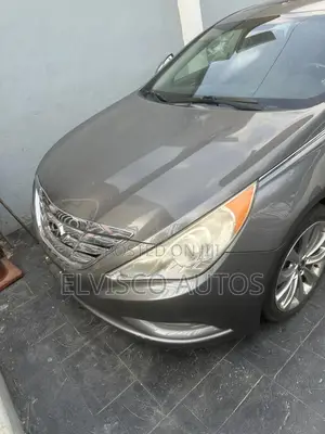 Hyundai Sonata SE Sedan FWD (2.4L 4cyl 6A) 2013 Gray