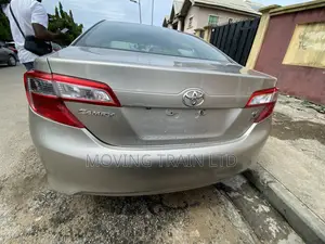 Toyota Camry LE 4dr Sedan (2.5L 4cyl 6A) 2013 Gold