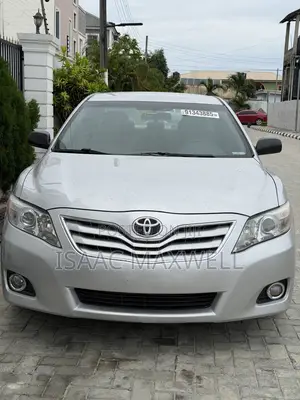 Toyota Camry LE 4dr Sedan (2.5L 4cyl 6AM) 2010 Silver