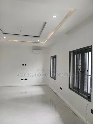 Mini Flat in Off Bourdillon for rent