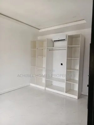 Mini Flat in Off Bourdillon for rent
