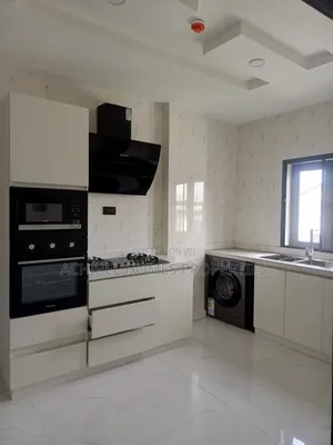 Mini Flat in Off Bourdillon for rent