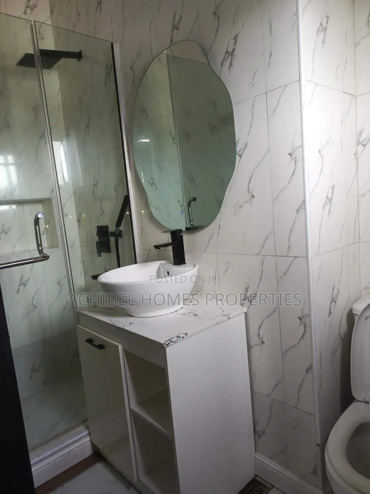 Mini Flat in Off Bourdillon for rent