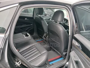 Volkswagen Passat 2.0T SE 2022 Black