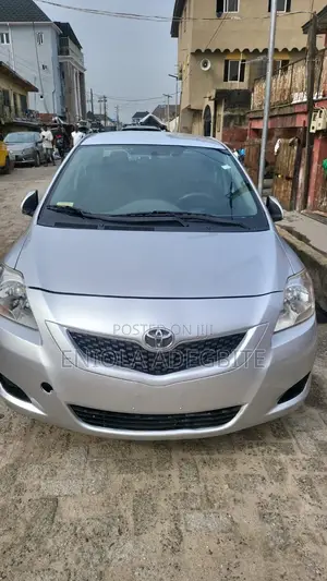 Toyota Yaris 2012 Silver