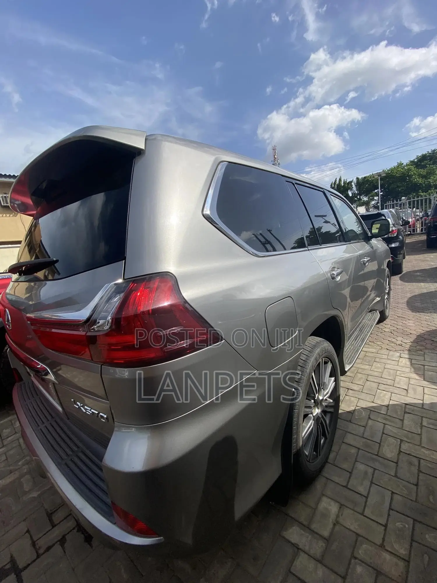 Lexus LX 2017 Gold