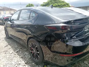 Hyundai Elantra SE Sedan FWD (1.8L 4cyl 6A) 2016 Black