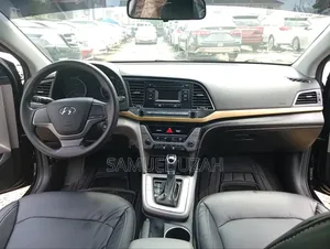 Hyundai Elantra SE Sedan FWD (1.8L 4cyl 6A) 2016 Black