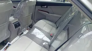 Toyota Camry XLE 4dr Sedan (2.5L 4cyl 6A) 2013 Silver