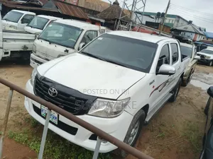 Toyota Hilux 2014 White