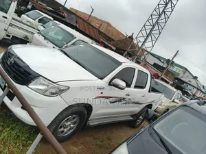 Toyota Hilux 2014 White