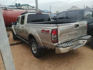 Nissan Frontier 2004 Silver