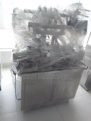 Bottle Filler
Liquid Filler
Filling Machine
