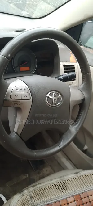 Toyota Corolla LE 4dr Sedan (1.8L 4cyl 4A) 2010 Silver
