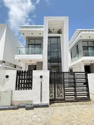 5bdrm Duplex in In A Serene Estate, VGC / Ajah for sale