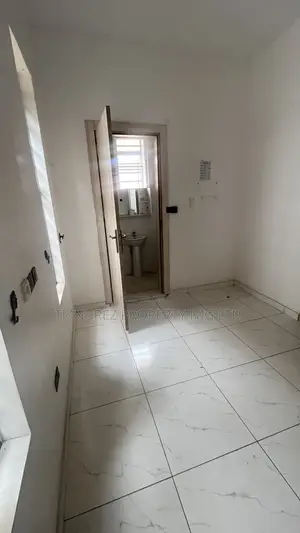 4bdrm Duplex in Ikota Estate for rent