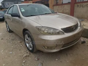 Toyota Camry XLE 4dr Sedan (2.4L 4cyl 5A) 2006 Gold