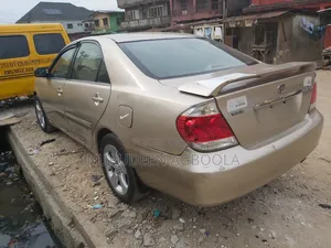 Toyota Camry XLE 4dr Sedan (2.4L 4cyl 5A) 2006 Gold
