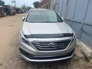 Hyundai Sonata Sport 2.0T Sedan FWD (2.0L 4cyl 6A) 2016 Silver