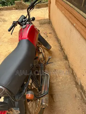 Honda CB 2022 Red
