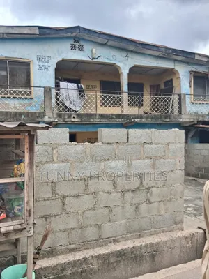 20bdrm House in Dopemu for sale