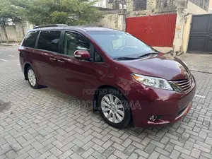 Toyota Sienna Limited 7-Passenger 4dr Minivan AWD (3.5L 6cyl 6A) 2014