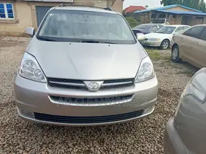 Toyota Sienna XLE Limited AWD 2006 Gold