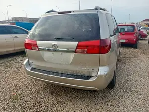 Toyota Sienna XLE Limited AWD 2006 Gold