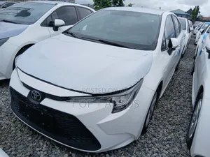 Toyota Corolla LE 2022 White