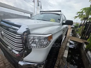 Toyota Tundra SR 4.6L V8 4x4 Double Cab 6.6 ft. box 145.7 in. WB 2017