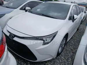 Toyota Corolla LE 2022 White
