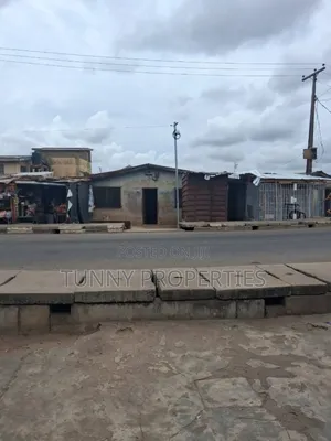 10bdrm Bungalow in Dopemu for sale
