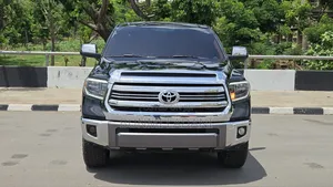 Toyota Tundra 1794 5.7L V8 w/FFV 4x4 CrewMax 5.6 ft. box 145.7 in. WB